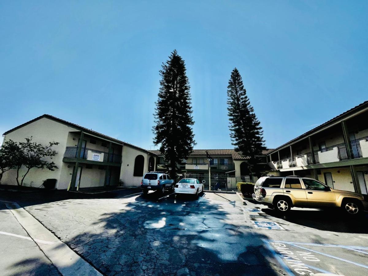 Rodeway Inn Santa Ana Buitenkant foto