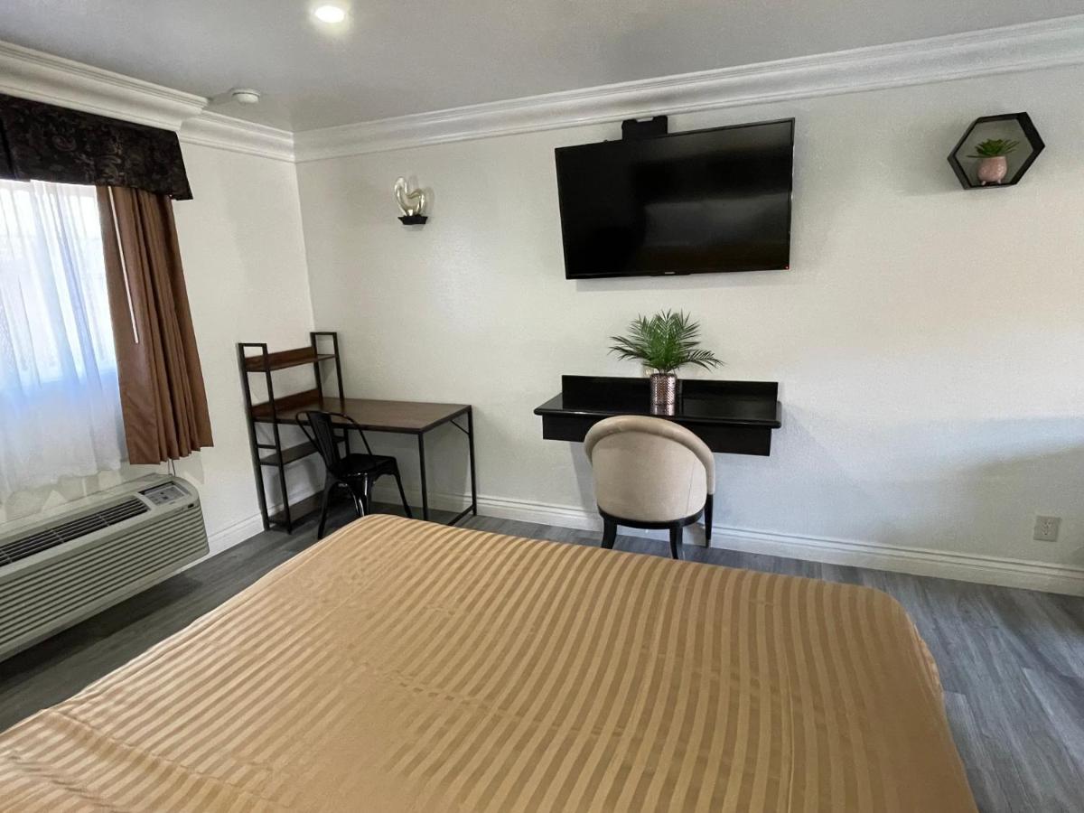 Rodeway Inn Santa Ana Buitenkant foto