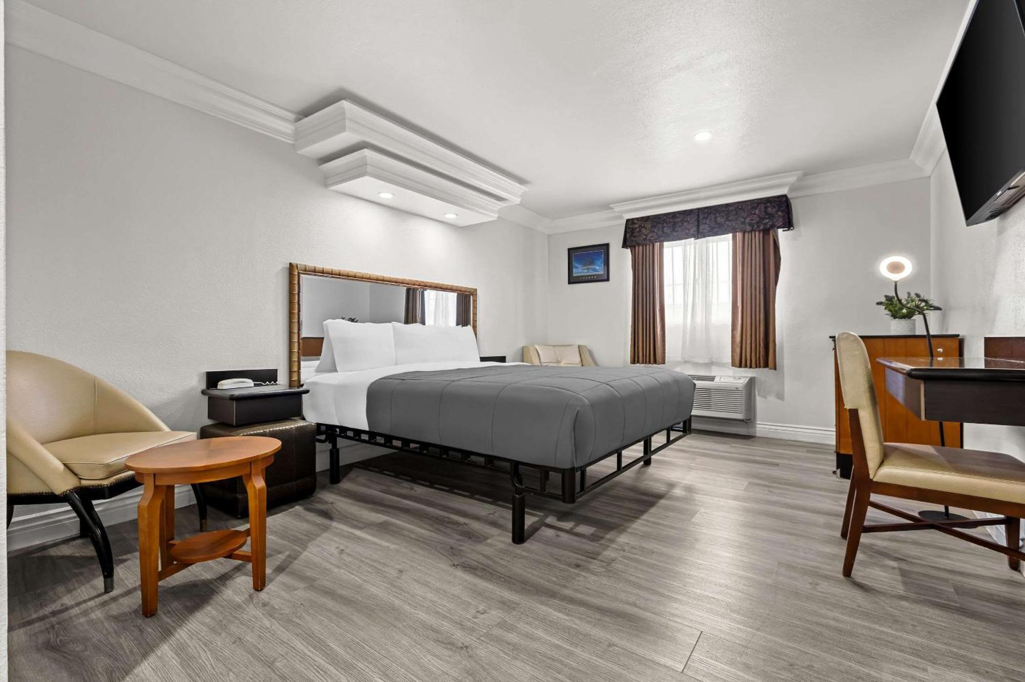 Rodeway Inn Santa Ana Buitenkant foto