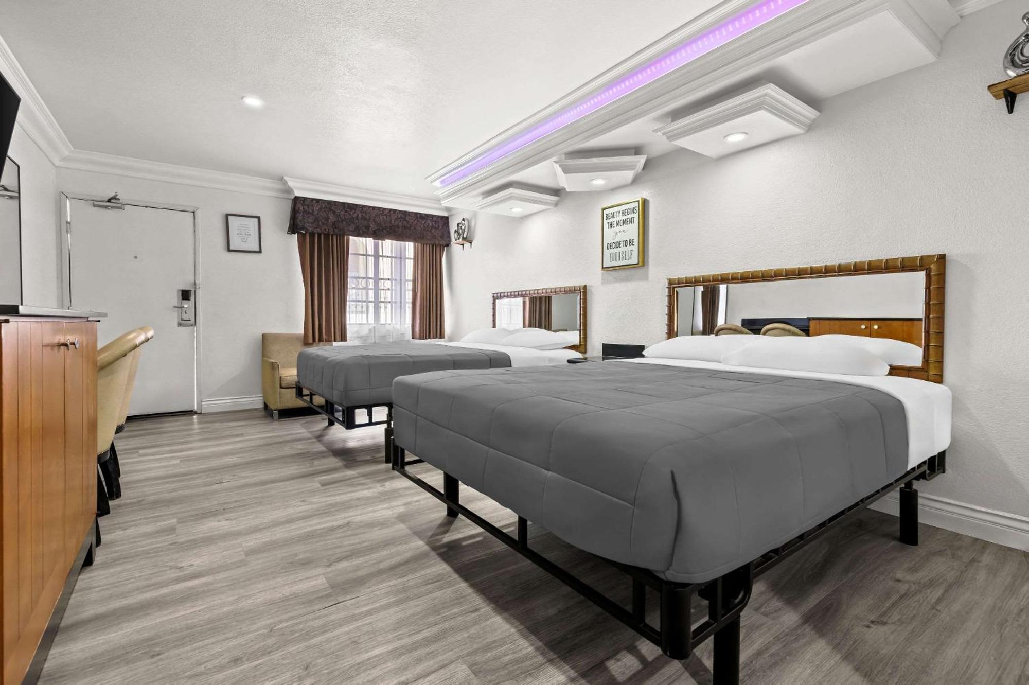 Rodeway Inn Santa Ana Buitenkant foto