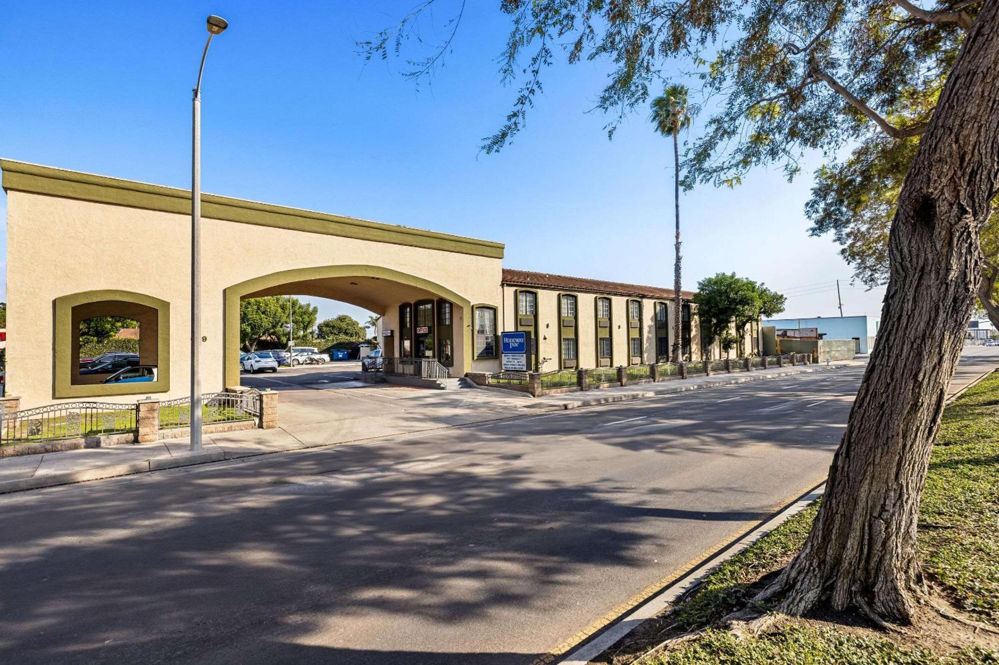 Rodeway Inn Santa Ana Buitenkant foto